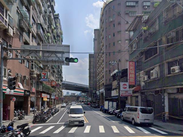 新北三重拍賣大樓-1